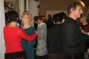 Wigilia Samorządowców 2018 - zdjęcie przedstawia strykowskich samorządowców, burmistrza, radnych, sołtysów podczas wigilii.