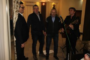 Wigilia Samorządowców 2018 - zdjęcie przedstawia strykowskich samorządowców, burmistrza, radnych, sołtysów podczas wigilii.