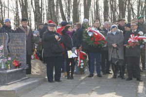 Zdjęcie przedstawia uczestników uroczystości Bitwa pod Dobrą stoczonej 24 lutego 1863 roku podczas powstania styczniowego -...