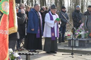 Zdjęcie przedstawia uczestników uroczystości Bitwa pod Dobrą stoczonej 24 lutego 1863 roku podczas powstania styczniowego -...