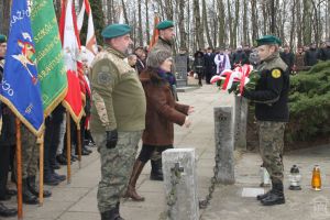 Zdjęcie przedstawia uczestników uroczystości Bitwa pod Dobrą stoczonej 24 lutego 1863 roku podczas powstania styczniowego -...