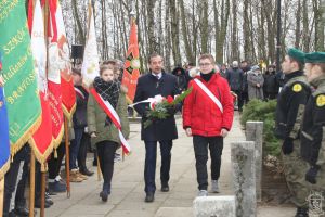 Zdjęcie przedstawia uczestników uroczystości Bitwa pod Dobrą stoczonej 24 lutego 1863 roku podczas powstania styczniowego -...