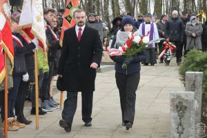 Zdjęcie przedstawia uczestników uroczystości Bitwa pod Dobrą stoczonej 24 lutego 1863 roku podczas powstania styczniowego -...