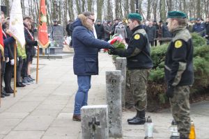 Zdjęcie przedstawia uczestników uroczystości Bitwa pod Dobrą stoczonej 24 lutego 1863 roku podczas powstania styczniowego -...