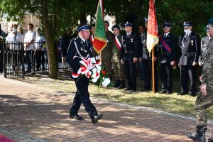 81. Rocznica Bitwy nad Bzurą - składanie kwiatów pod pomnikiem