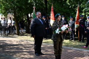 81. Rocznica Bitwy nad Bzurą - składanie kwiatów pod pomnikiem