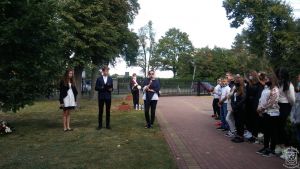 Uczestnicy 10. rocznicy posadzenia Dębów Katyńskich