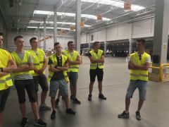 Uczniowie klasy II Technikum Logistycznego w firmie Geis