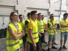 Uczniowie klasy II Technikum Logistycznego w firmie Geis