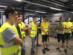 Uczniowie klasy II Technikum Logistycznego w firmie Geis