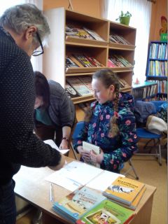 Spotkanie autorskie z Wojciechem Cesarzem w Gminnej Bibliotece Publicznej w Strykowie