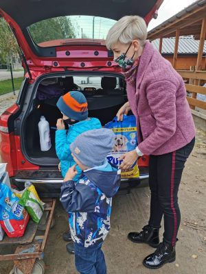 Zbiórka karmy dla psiaków i kotów