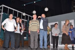 Warsztaty teatralne Klubu Seniora działającego przy Domu Kultury w Niesułkowie