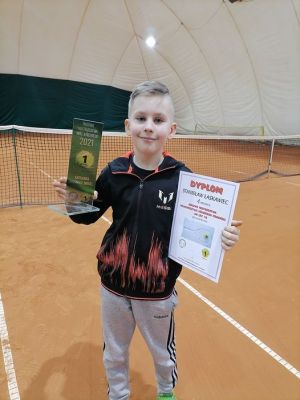 Staś Łaskawiec z trofeami za I miejsce