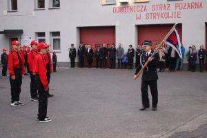 Uroczystość nadania proporca i ślubowania MDP w Strykowie