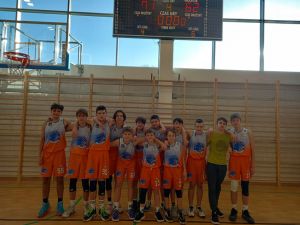 Zwycięska drużyna chłopców TK BASKET