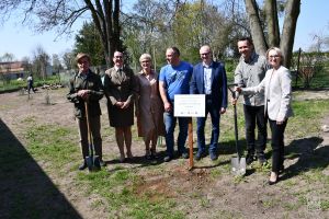 Inauguracja projektu "Owoce Pamięci" w Gminie Stryków