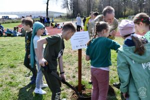 Inauguracja projektu "Owoce Pamięci" w Gminie Stryków