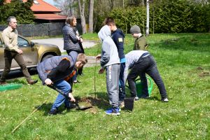 Inauguracja projektu "Owoce Pamięci" w Gminie Stryków