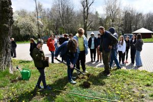 Inauguracja projektu "Owoce Pamięci" w Gminie Stryków