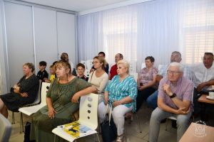 Uroczysta Sesja Rady Miejskiej w Strykowie -  nadanie Medalu "Zasłużony dla Ziemi Strykowskiej"