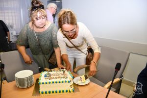 Uroczysta Sesja Rady Miejskiej w Strykowie -  nadanie Medalu "Zasłużony dla Ziemi Strykowskiej"