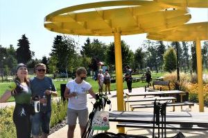 Warsztaty Nordic Walking w parku nad Moszczenicą, drugie z...