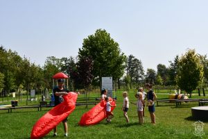 Warsztaty plastyczne w parku nad Moszczenicą, drugie z kolei zajęcia