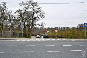 Skrzyżowanie drogi gminnej z drogą wojewódzką nr 708. W tym miejscu zaprojektowane zostało rondo.
