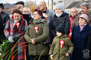 Uczestnicy uroczystości m.in.: członkinie KGW w Ługach