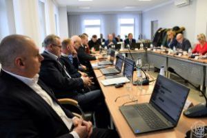 Radni, władze Gminy Stryków, osoby przysłuchujace się jawnej debacie budżetowej