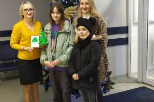 Zastępca Burmistrza Strykowa Tamara Barańska-Kiemaczyńska oraz Ilona Janeta, wychowawczyni Świetlicy Środowiskowej w...