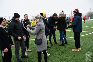 Dekoracja medalowa drużyny Floryda, zdobywcy V miejsca. Dekoracji dokonują Zastępca Burmistrza Strykowa Tamara...