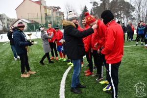 Dekoracja medalowa zawodników drużyny Ukraina, zdobywców II miejsca. Dekoracji dokonują Burmistrz Strykowa Witold Kosmowski...