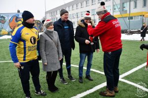 Dekoracja pamiątkowymi medalami 31. finału WOŚP. Medale z rąk szefa SZTAB #4061 OSP Stryków Łukasza Ciołka odbierają:...