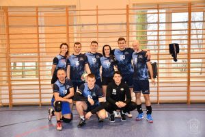 Zwycięska drużyna Trzy Sety - Turniej Piłki Siatkowej o Puchar Szefa Sztabu WOŚP