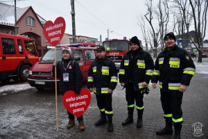 Druhowie OSP wraz z wolontariuszem WOŚP