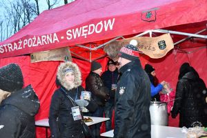 Zastępca Burmistrza Strykowa Tamara Barańska-Kiemaczyńska i Wiceceprezes OSP Swędów Marcin Łysoń przy namiocie OSP Swędów