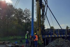 Budowa studni w Koźlu zaopatrującej w wodę: Koźle, Ciołek, Osse, Gozdów, Krucice, Zagłoba, Wrzask, Bronin, Pludwiny i Sadówka