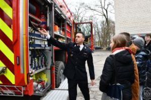 Marek Perek – Prezes Zarządu Oddziału Miejsko-Gminnego Związku OSP RP w Strykowie prezentuje uczestnikom gminnych...