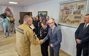 Wręczenie promesy na samochód dla OSP w Strykowie