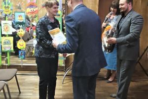 Wręczenie nagród w plastyczycznym konkursie wielkanocnym OKiR