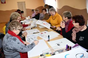 Warsztaty plastyczne Strykowskiej Akademii Seniora, zajęcia w Koźlu