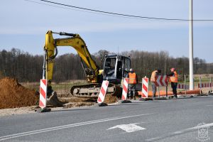 Prace przygotowawcze do przebudowy skrzyżowania drogi gminnej w Smolicach z DW 708