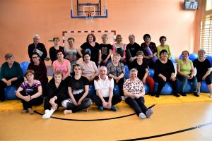 Zajęcia gimnastyki zdrowotnej w Koźlu w ramach Strykowskiej Akademii Seniora
