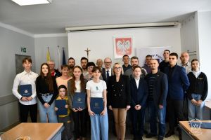Laureaci Nagród Sportowych Burmistrza Strykowa, zaproszeni goście oraz Burmistrz Strykowa Witold Kosmowski i Zastępca...