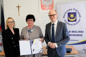 W imieniu Magdaleny Ciołek Nagrodę Sportową Burmistrza Strykowa z rąk Burmistrza Strykowa Witolda Kosmowskiego i Zastępcy...