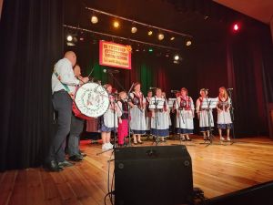 XII Przegląd Ruchu Artystycznego Seniora NUTKI ZŁOTEJ JESIENI w Łęczycy, występ zespołu Lipkowianka