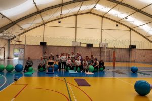 Gimnastyka zdrowotna w SP 1 w ramach Strykowskiej Akademii Seniora, 09.05.2023