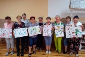 Warsztaty naurografiki w ramach SAS, uczestniczki ze swoimi pracami, Koźle 21.06.2023 r